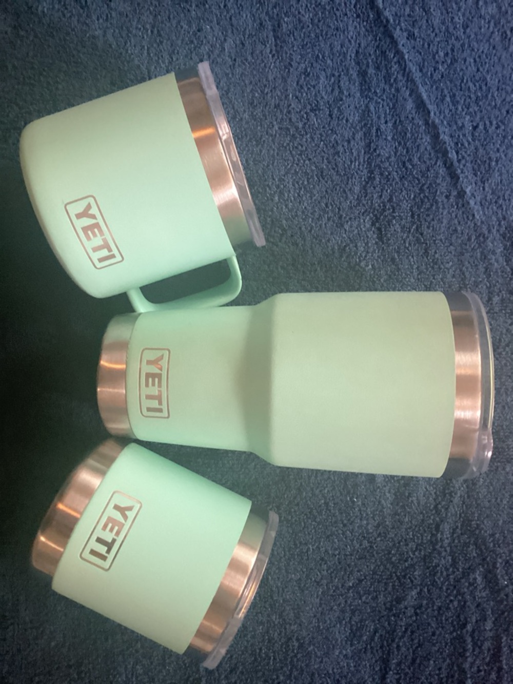 YETI Bundle lot mug and 2 cups seafoam great condition w lids